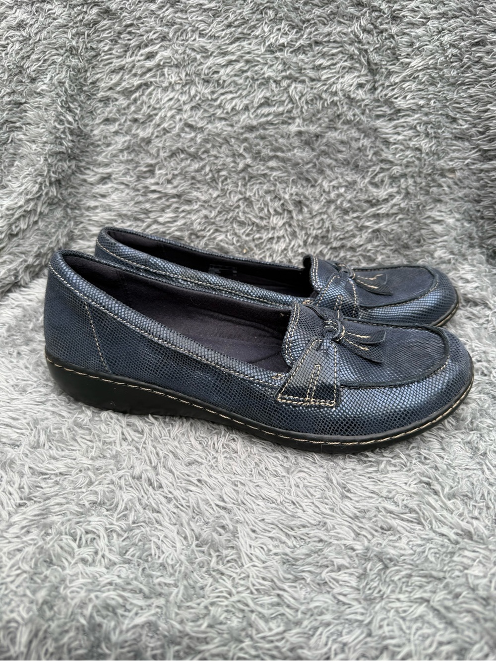 Clarks 8.5N Women's Navy Blue Tassel Loafers - Comfortable Everyday‎ Flats
